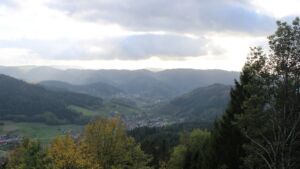 Dieses Bild zeigt eine Webcam-Aufnahme vom Achertal, aufgenommen am Mittwoch, den 28.10.2026 um 15:10 Uhr. Die Temperatur betrug 12°C.
