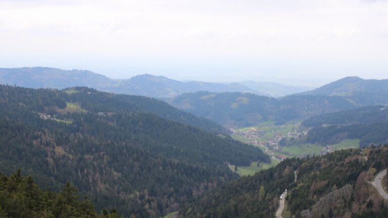 Dieses Bild zeigt eine Webcam-Aufnahme vom Achertal, aufgenommen am Mittwoch, den 15.04.2026 um 14:50 Uhr. Die Temperatur betrug 9°C.