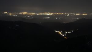 Dieses Bild zeigt eine Webcam-Aufnahme vom Achertal, aufgenommen am Samstag, den 04.04.2026 um 00:30 Uhr. Die Temperatur betrug 4.5°C.