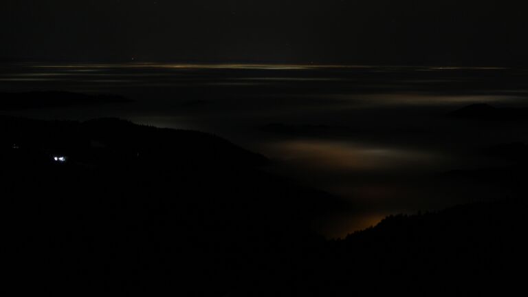 Dieses Bild zeigt eine Webcam-Aufnahme vom Achertal, aufgenommen am Dienstag, den 20.01.2026 um 01:50 Uhr. Die Temperatur betrug 7.9°C.