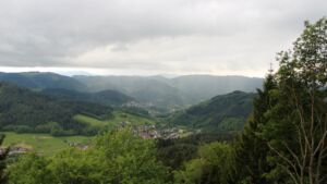Dieses Bild zeigt eine Webcam-Aufnahme vom Achertal, aufgenommen am Freitag, den 15.05.2026 um 16:50 Uhr. Die Temperatur betrug 8°C.