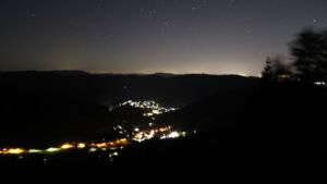 Dieses Bild zeigt eine Webcam-Aufnahme vom Achertal, aufgenommen am Mittwoch, den 23.09.2026 um 03:30 Uhr. Die Temperatur betrug 10.8°C.