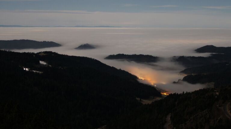 Dieses Bild zeigt eine Webcam-Aufnahme vom Achertal, aufgenommen am Donnerstag, den 05.02.2026 um 04:00 Uhr. Die Temperatur betrug 3.5°C.