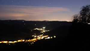 Dieses Bild zeigt eine Webcam-Aufnahme vom Achertal, aufgenommen am Samstag, den 13.06.2026 um 23:20 Uhr. Die Temperatur betrug 17.5°C.