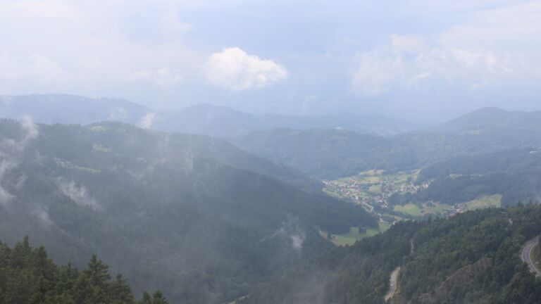 Dieses Bild zeigt eine Webcam-Aufnahme vom Achertal, aufgenommen am Mittwoch, den 30.07.2025 um 15:00 Uhr. Die Temperatur betrug 10.9°C.