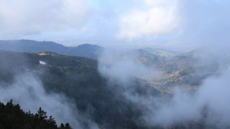 Dieses Bild zeigt eine Webcam-Aufnahme vom Achertal, aufgenommen am Samstag, den 07.02.2026 um 12:00 Uhr. Die Temperatur betrug 6.9°C.