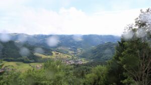 Dieses Bild zeigt eine Webcam-Aufnahme vom Achertal, aufgenommen am Mittwoch, den 10.06.2026 um 16:50 Uhr. Die Temperatur betrug 10°C.