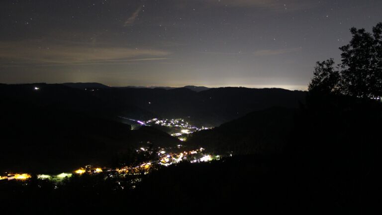 Dieses Bild zeigt eine Webcam-Aufnahme vom Achertal, aufgenommen am Donnerstag, den 15.10.2026 um 05:30 Uhr. Die Temperatur betrug 12.2°C.