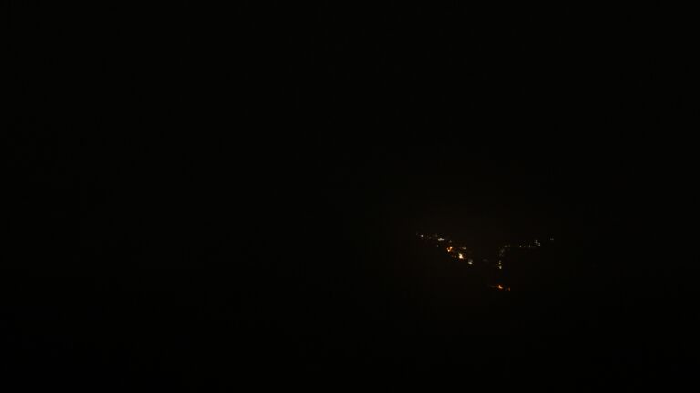 Dieses Bild zeigt eine Webcam-Aufnahme vom Achertal, aufgenommen am Samstag, den 07.06.2025 um 00:30 Uhr. Die Temperatur betrug 11.7°C.