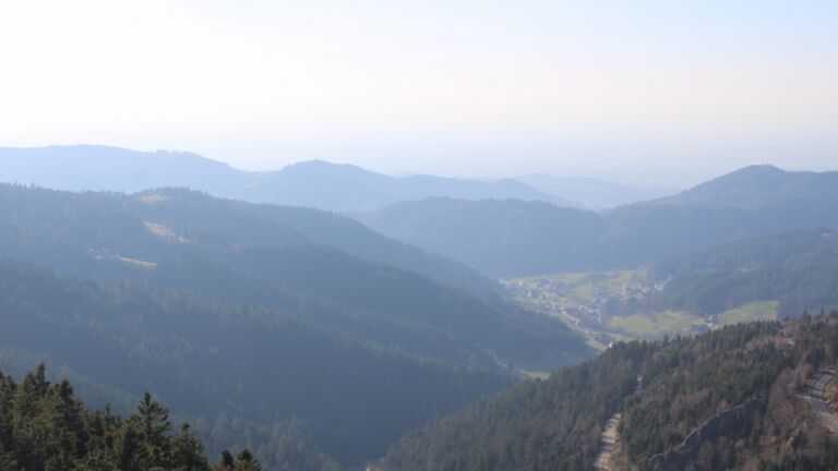 Dieses Bild zeigt eine Webcam-Aufnahme vom Achertal, aufgenommen am Mittwoch, den 04.03.2026 um 16:00 Uhr. Die Temperatur betrug 9.2°C.