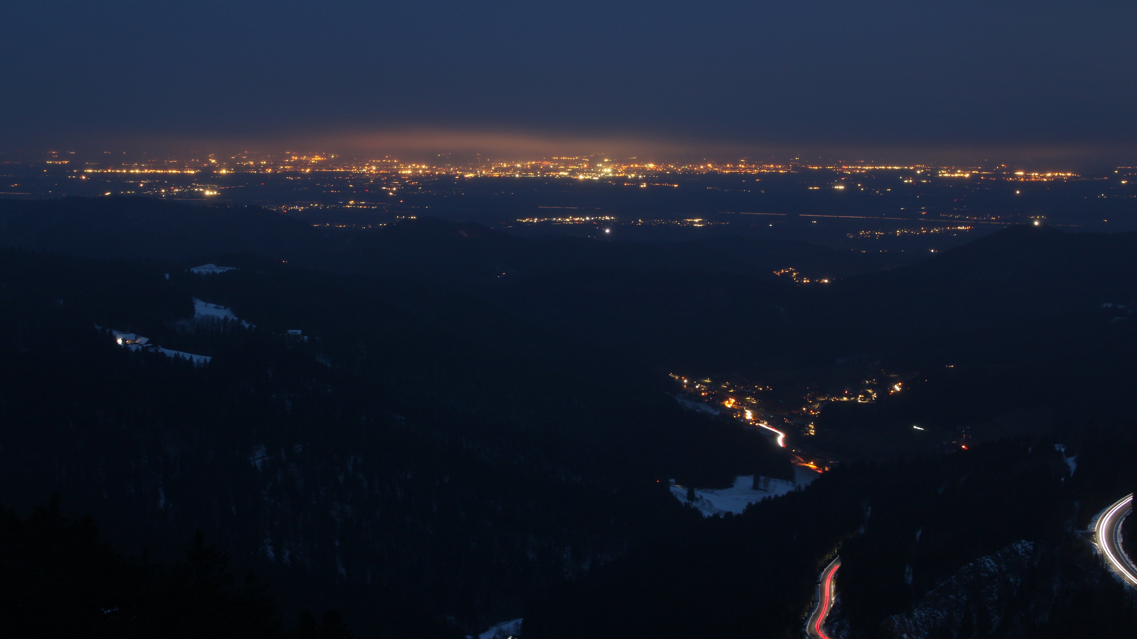 Dieses Bild zeigt eine Webcam-Aufnahme vom Achertal, aufgenommen am Sonntag, den 23.11.2025 um 17:20 Uhr. Die Temperatur betrug -1.8°C.