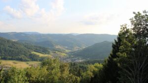 Dieses Bild zeigt eine Webcam-Aufnahme vom Achertal, aufgenommen am Mittwoch, den 05.08.2026 um 19:40 Uhr. Die Temperatur betrug 27.6°C.