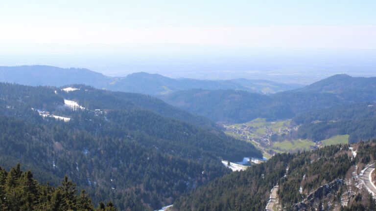 Dieses Bild zeigt eine Webcam-Aufnahme vom Achertal, aufgenommen am Donnerstag, den 02.04.2026 um 16:00 Uhr. Die Temperatur betrug 6.4°C.