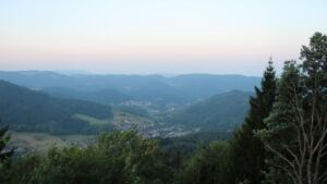 Dieses Bild zeigt eine Webcam-Aufnahme vom Achertal, aufgenommen am Sonntag, den 02.08.2026 um 06:20 Uhr. Die Temperatur betrug 18.3°C.