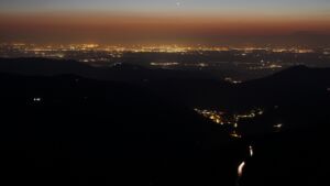 Dieses Bild zeigt eine Webcam-Aufnahme vom Achertal, aufgenommen am Freitag, den 20.03.2026 um 19:50 Uhr. Die Temperatur betrug 5.5°C.