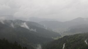Dieses Bild zeigt eine Webcam-Aufnahme vom Achertal, aufgenommen am Dienstag, den 05.05.2026 um 18:30 Uhr. Die Temperatur betrug 8.3°C.