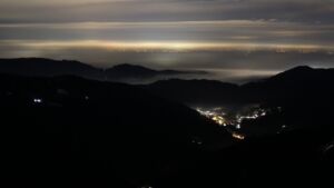 Dieses Bild zeigt eine Webcam-Aufnahme vom Achertal, aufgenommen am Freitag, den 23.01.2026 um 21:00 Uhr. Die Temperatur betrug 3.6°C.