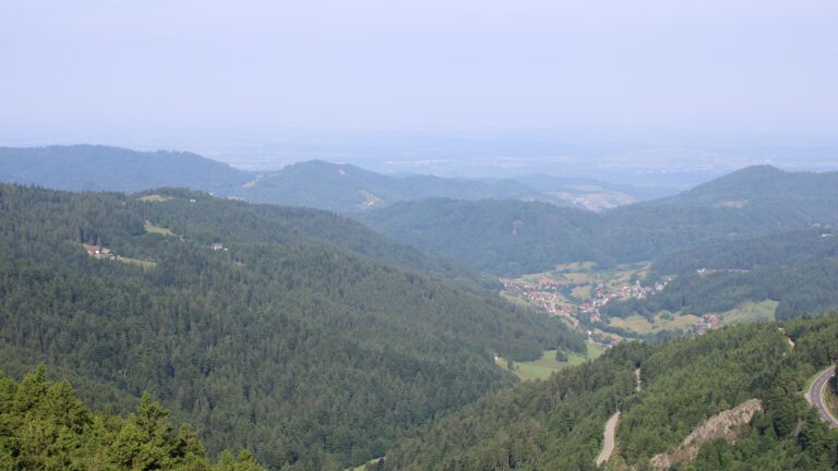 Dieses Bild zeigt eine Webcam-Aufnahme vom Achertal, aufgenommen am Dienstag, den 10.06.2025 um 09:40 Uhr. Die Temperatur betrug 15°C.