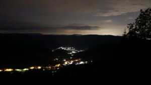 Dieses Bild zeigt eine Webcam-Aufnahme vom Achertal, aufgenommen am Dienstag, den 19.05.2026 um 03:30 Uhr. Die Temperatur betrug 8.2°C.