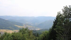 Dieses Bild zeigt eine Webcam-Aufnahme vom Achertal, aufgenommen am Sonntag, den 16.08.2026 um 17:50 Uhr. Die Temperatur betrug 27.4°C.