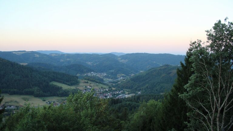 Dieses Bild zeigt eine Webcam-Aufnahme vom Achertal, aufgenommen am Freitag, den 14.08.2026 um 06:30 Uhr. Die Temperatur betrug 25.2°C.
