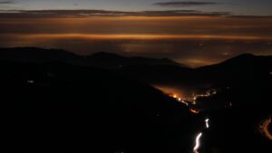 Dieses Bild zeigt eine Webcam-Aufnahme vom Achertal, aufgenommen am Freitag, den 23.01.2026 um 18:30 Uhr. Die Temperatur betrug 4.4°C.