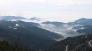 Dieses Bild zeigt eine Webcam-Aufnahme vom Achertal, aufgenommen am Dienstag, den 03.02.2026 um 13:00 Uhr. Die Temperatur betrug 2.1°C.