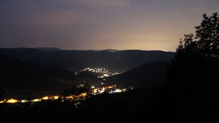 Dieses Bild zeigt eine Webcam-Aufnahme vom Achertal, aufgenommen am Donnerstag, den 16.07.2026 um 04:00 Uhr. Die Temperatur betrug 18.8°C.