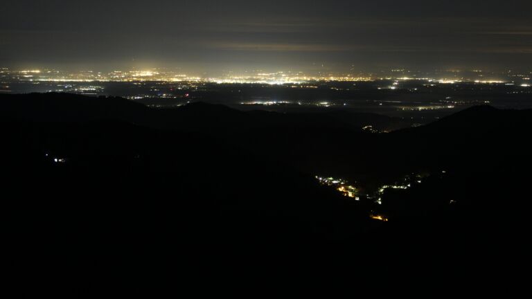 Dieses Bild zeigt eine Webcam-Aufnahme vom Achertal, aufgenommen am Freitag, den 03.10.2025 um 04:30 Uhr. Die Temperatur betrug 3.7°C.