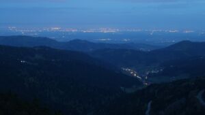 Dieses Bild zeigt eine Webcam-Aufnahme vom Achertal, aufgenommen am Sonntag, den 19.04.2026 um 05:50 Uhr. Die Temperatur betrug 10.4°C.