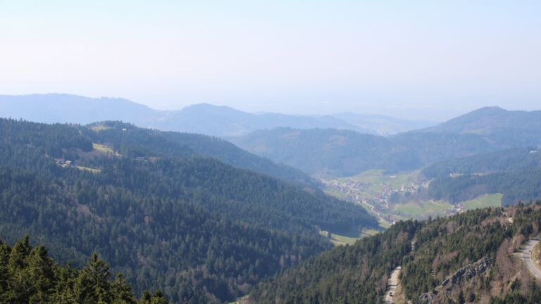 Dieses Bild zeigt eine Webcam-Aufnahme vom Achertal, aufgenommen am Freitag, den 20.03.2026 um 13:50 Uhr. Die Temperatur betrug 9.7°C.