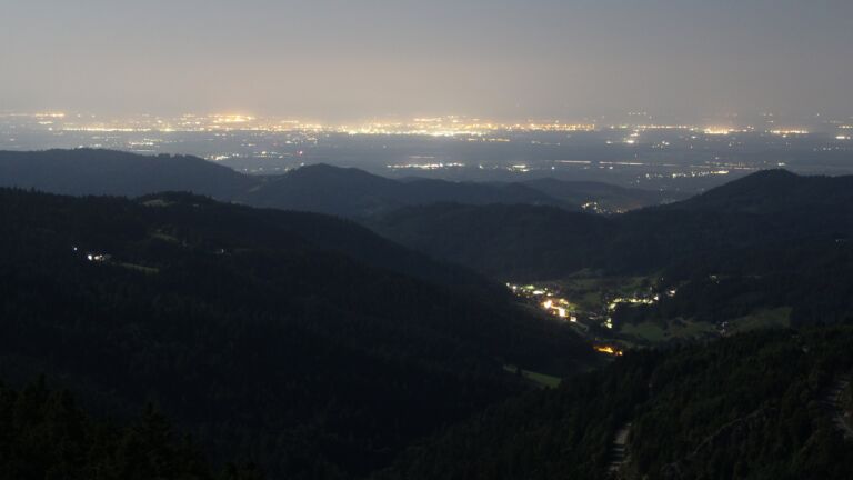 Dieses Bild zeigt eine Webcam-Aufnahme vom Achertal, aufgenommen am Montag, den 11.08.2025 um 04:40 Uhr. Die Temperatur betrug 16.1°C.