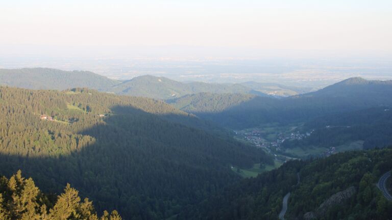Dieses Bild zeigt eine Webcam-Aufnahme vom Achertal, aufgenommen am Mittwoch, den 14.05.2025 um 06:40 Uhr. Die Temperatur betrug 11.2°C.
