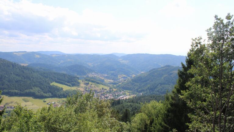 Dieses Bild zeigt eine Webcam-Aufnahme vom Achertal, aufgenommen am Montag, den 27.07.2026 um 16:20 Uhr. Die Temperatur betrug 23.2°C.