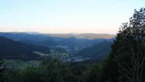 Dieses Bild zeigt eine Webcam-Aufnahme vom Achertal, aufgenommen am Montag, den 15.06.2026 um 06:00 Uhr. Die Temperatur betrug 10°C.