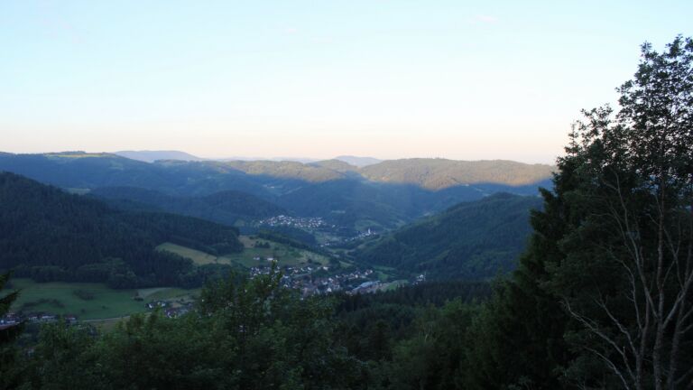 Dieses Bild zeigt eine Webcam-Aufnahme vom Achertal, aufgenommen am Montag, den 15.06.2026 um 06:00 Uhr. Die Temperatur betrug 10°C.