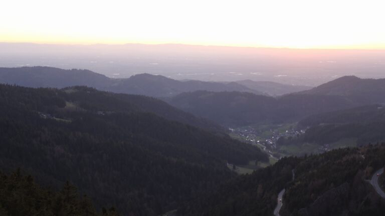 Dieses Bild zeigt eine Webcam-Aufnahme vom Achertal, aufgenommen am Mittwoch, den 08.04.2026 um 20:20 Uhr. Die Temperatur betrug 12°C.