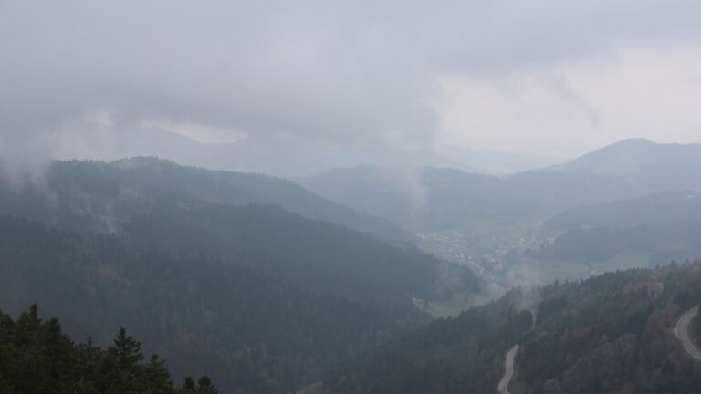 Dieses Bild zeigt eine Webcam-Aufnahme vom Achertal, aufgenommen am Dienstag, den 14.04.2026 um 15:10 Uhr. Die Temperatur betrug 3.9°C.