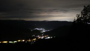 Dieses Bild zeigt eine Webcam-Aufnahme vom Achertal, aufgenommen am Samstag, den 16.05.2026 um 02:30 Uhr. Die Temperatur betrug 3.6°C.