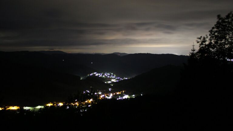 Dieses Bild zeigt eine Webcam-Aufnahme vom Achertal, aufgenommen am Samstag, den 16.05.2026 um 02:30 Uhr. Die Temperatur betrug 3.6°C.