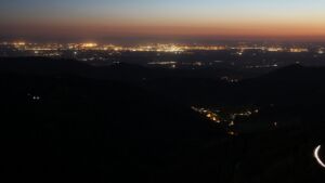 Dieses Bild zeigt eine Webcam-Aufnahme vom Achertal, aufgenommen am Mittwoch, den 29.04.2026 um 21:50 Uhr. Die Temperatur betrug 8.2°C.