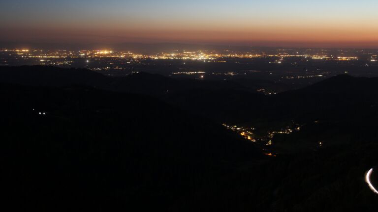 Dieses Bild zeigt eine Webcam-Aufnahme vom Achertal, aufgenommen am Mittwoch, den 29.04.2026 um 21:50 Uhr. Die Temperatur betrug 8.2°C.