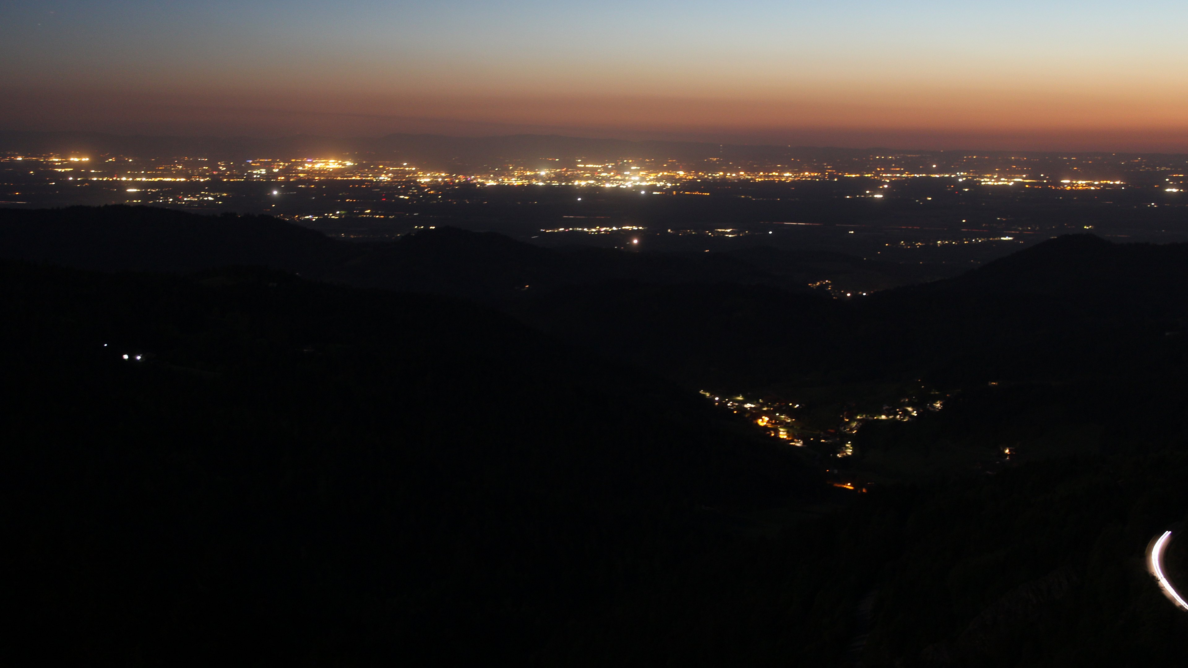 Dieses Bild zeigt eine Webcam-Aufnahme vom Achertal, aufgenommen am Mittwoch, den 29.04.2026 um 21:50 Uhr. Die Temperatur betrug 8.2°C.