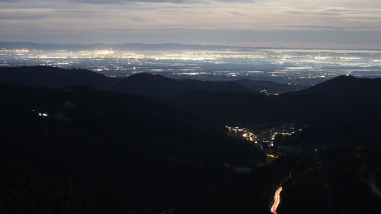 Dieses Bild zeigt eine Webcam-Aufnahme vom Achertal, aufgenommen am Mittwoch, den 05.11.2025 um 05:40 Uhr. Die Temperatur betrug 11.8°C.