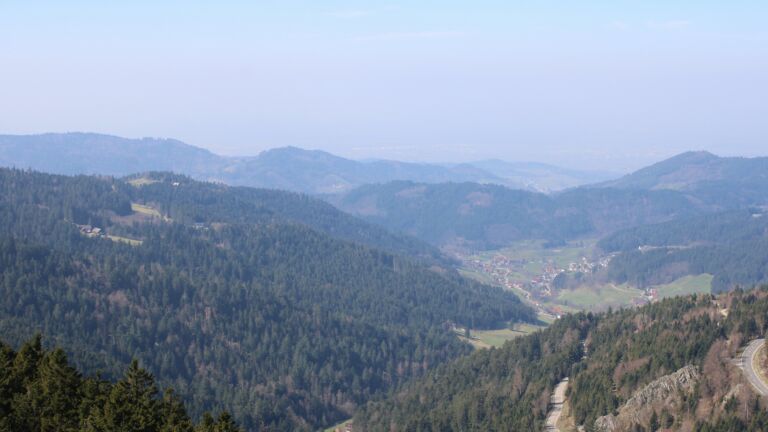 Dieses Bild zeigt eine Webcam-Aufnahme vom Achertal, aufgenommen am Donnerstag, den 19.03.2026 um 11:40 Uhr. Die Temperatur betrug 7.8°C.