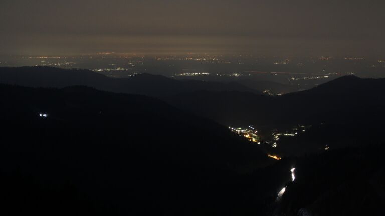 Dieses Bild zeigt eine Webcam-Aufnahme vom Achertal, aufgenommen am Montag, den 09.03.2026 um 05:10 Uhr. Die Temperatur betrug 8.1°C.