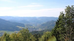 Dieses Bild zeigt eine Webcam-Aufnahme vom Achertal, aufgenommen am Mittwoch, den 30.09.2026 um 13:20 Uhr. Die Temperatur betrug 27.8°C.