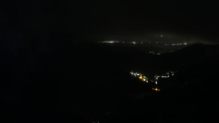 Dieses Bild zeigt eine Webcam-Aufnahme vom Achertal, aufgenommen am Freitag, den 21.11.2025 um 01:30 Uhr. Die Temperatur betrug -4.6°C.