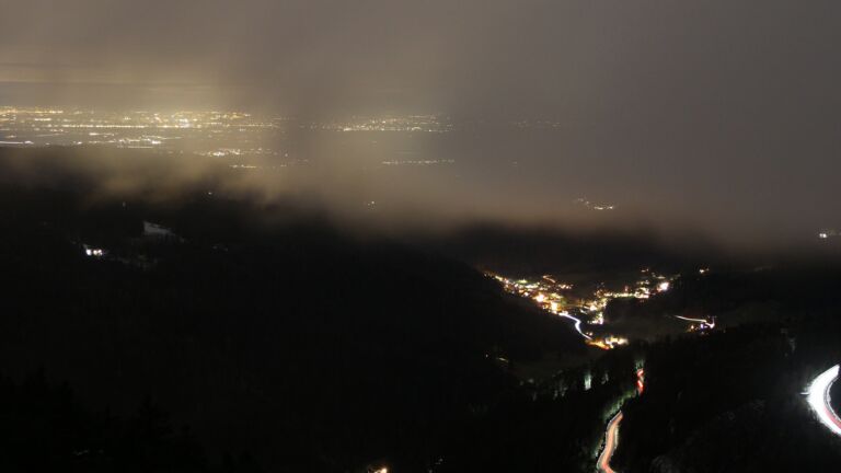 Dieses Bild zeigt eine Webcam-Aufnahme vom Achertal, aufgenommen am Freitag, den 28.11.2025 um 17:50 Uhr. Die Temperatur betrug 2.9°C.