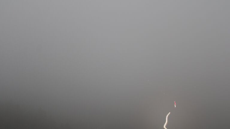 Dieses Bild zeigt eine Webcam-Aufnahme vom Achertal, aufgenommen am Freitag, den 05.12.2025 um 00:30 Uhr. Die Temperatur betrug 0.9°C.